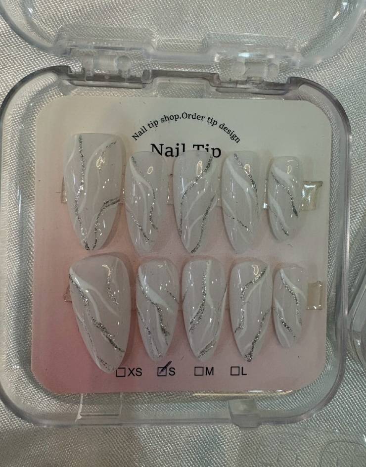 Milky White Press-On Nails 3D Cloud Dancer Artisan